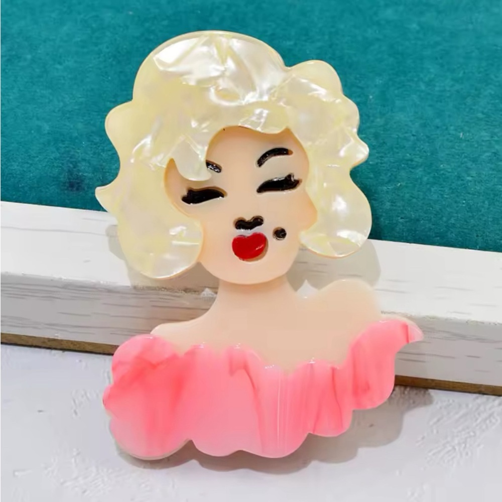 Marilyn Monroe fashion acrylic brooch cartoon portrait clothing accessories, New